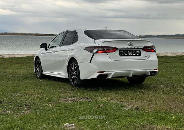 Toyota Camry 2021 — photo 5