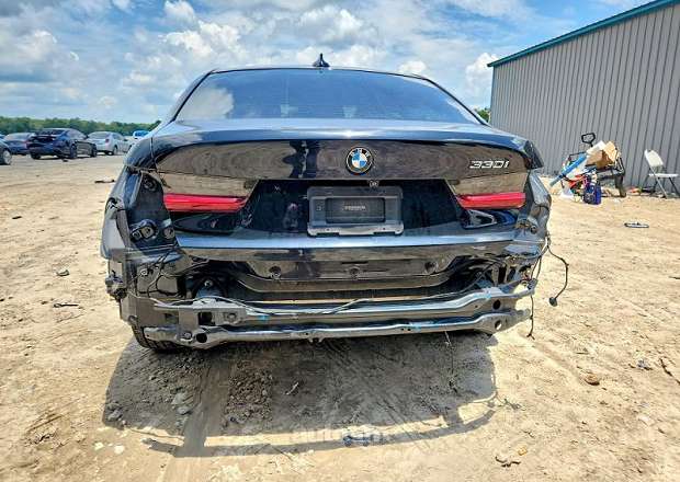BMW 330