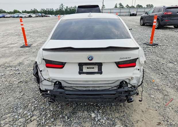 BMW 330