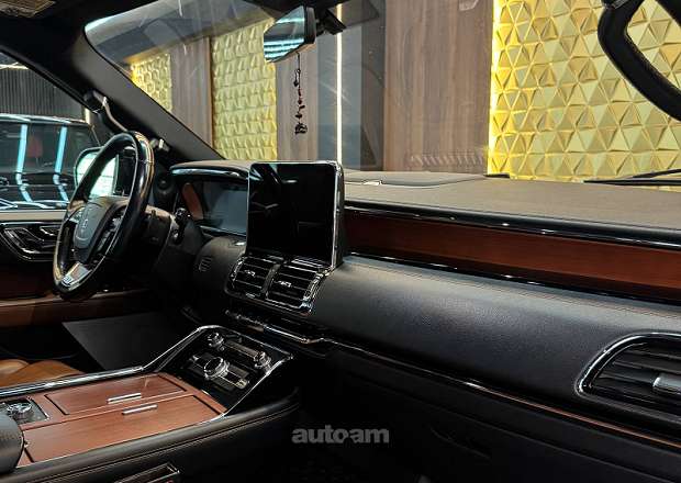 Lincoln Navigator