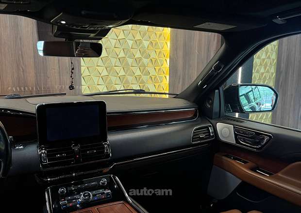 Lincoln Navigator