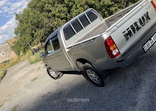 Toyota Hilux 2011 — լուսանկար 2