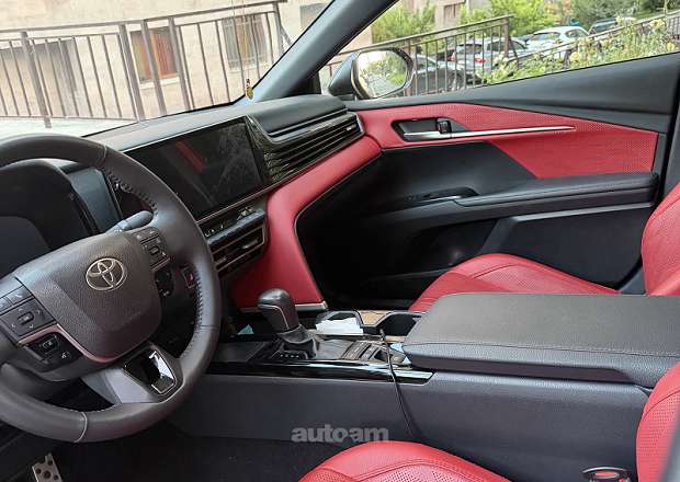 Toyota Camry 2024 — լուսանկար 1