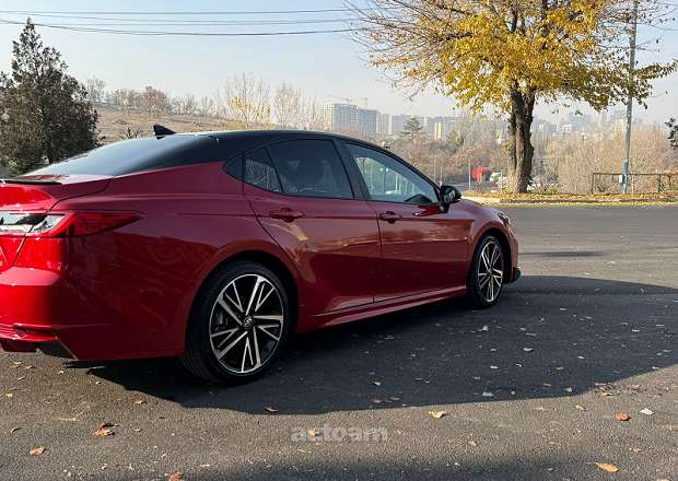 Toyota Camry 2024 — լուսանկար 3