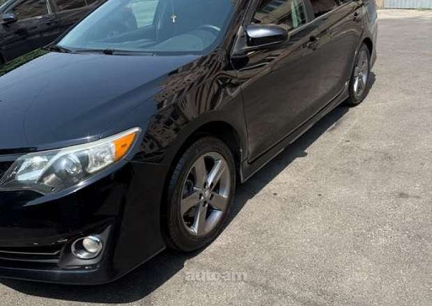 Toyota Camry 2013 — photo 1