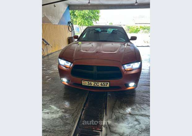 Dodge Charger 2011 — լուսանկար 1