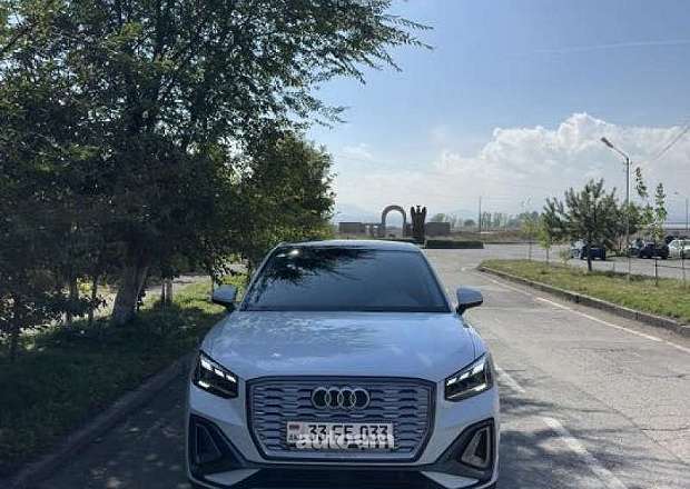 Audi Q2L e-tron 2022 — լուսանկար 1