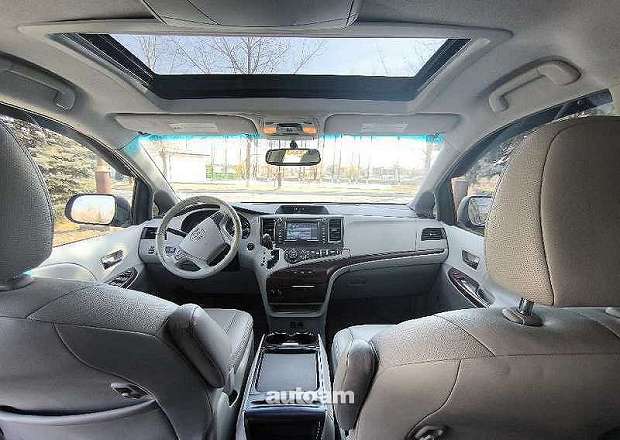 Toyota Sienna 2010 — լուսանկար 8