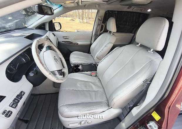 Toyota Sienna 2010 — լուսանկար 5