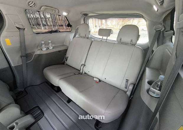 Toyota Sienna 2010 — լուսանկար 7