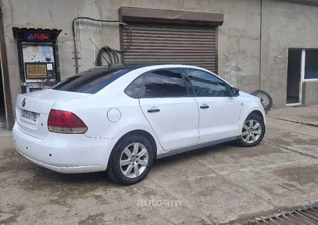 Volkswagen Polo 2012 — լուսանկար 3