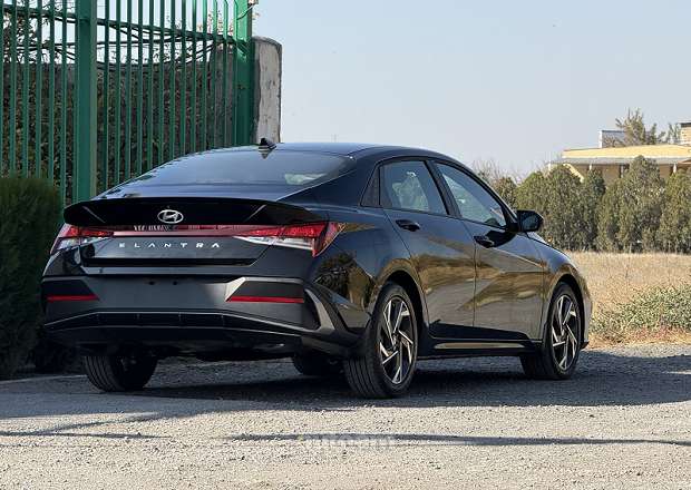 Hyundai Elantra 2025 — լուսանկար 2