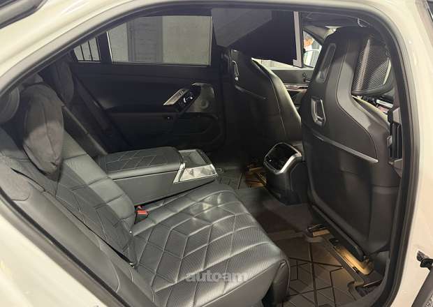 BMW i7 2023 — լուսանկար 6