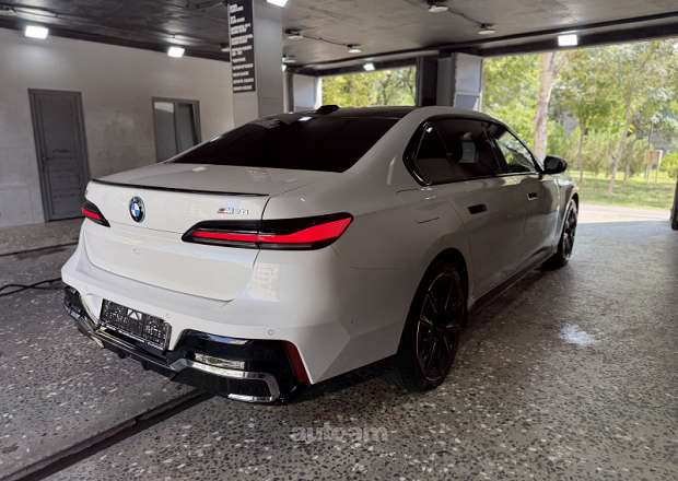 BMW i7 2023 — լուսանկար 4