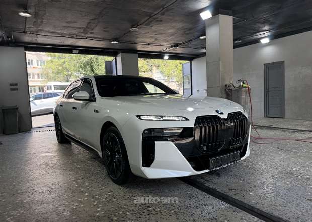 BMW i7 2023 — լուսանկար 2