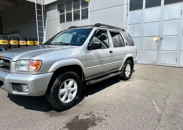 Nissan Pathfinder 2002 — фото 4
