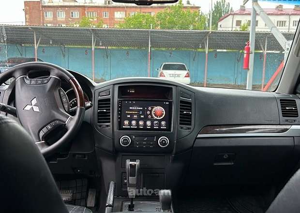 Mitsubishi Pajero 2009 — photo 4