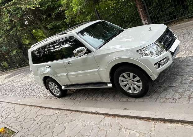 Mitsubishi Pajero 2009 — photo 2