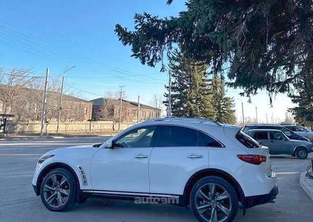 Infiniti FX35 2010 — լուսանկար 2