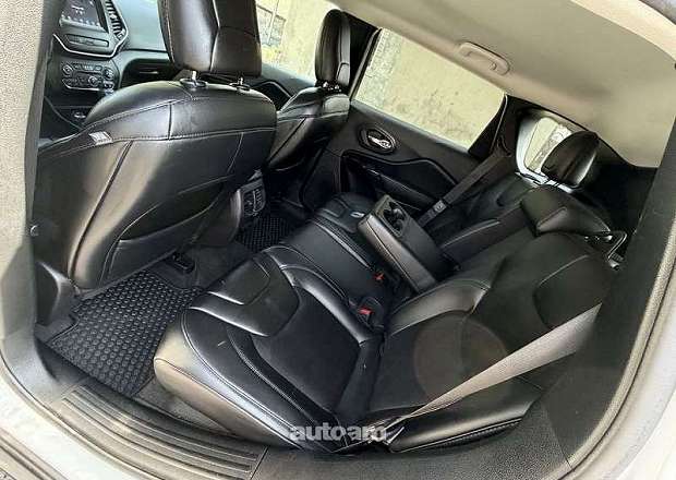 Jeep Cherokee 2019 — լուսանկար 7