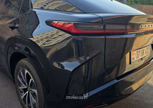 Lexus RZ 300 2024 — լուսանկար 5