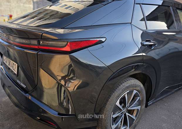 Lexus RZ 300 2024 — լուսանկար 4