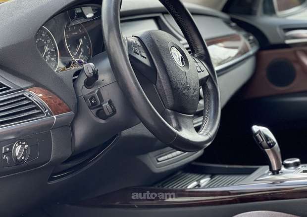 BMW X5 2011 — photo 12