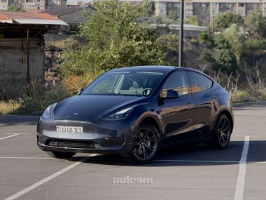Tesla Model Y  2024 
