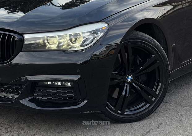 BMW 740 2018 — photo 4