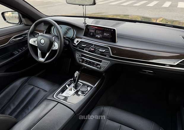 BMW 740 2018 — photo 9