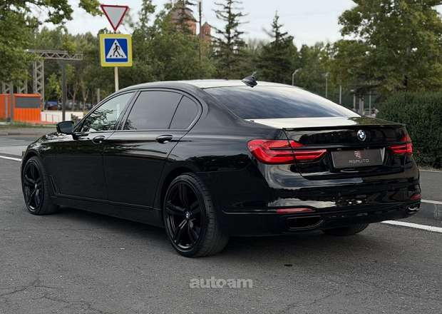 BMW 740 2018 — photo 5