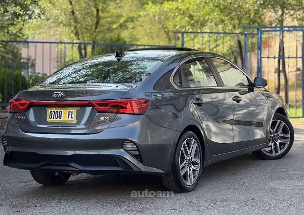Kia Forte 2022 — photo 11