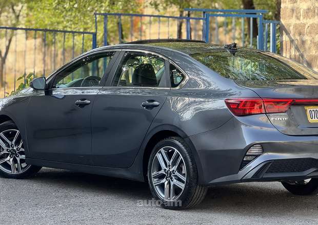Kia Forte 2022 — photo 8
