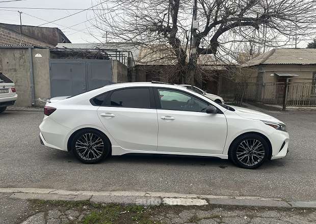 Kia Forte 2023 — լուսանկար 1