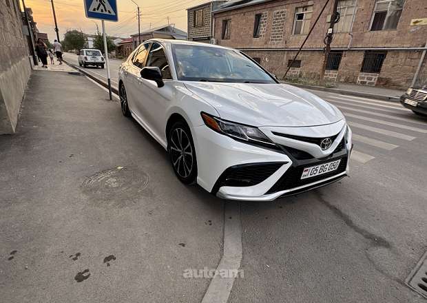 Toyota Camry 2020 — լուսանկար 1