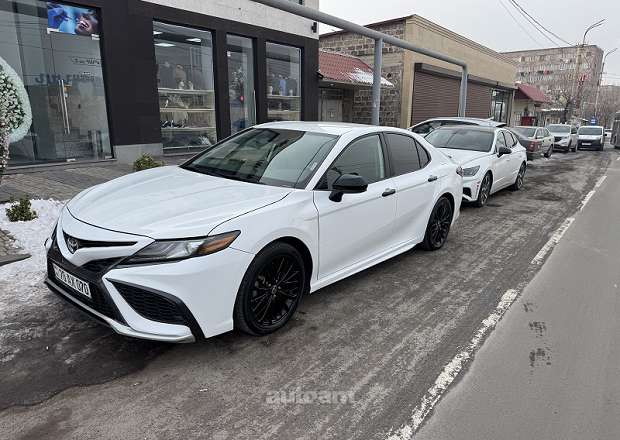 Toyota Camry 2020 — լուսանկար 1
