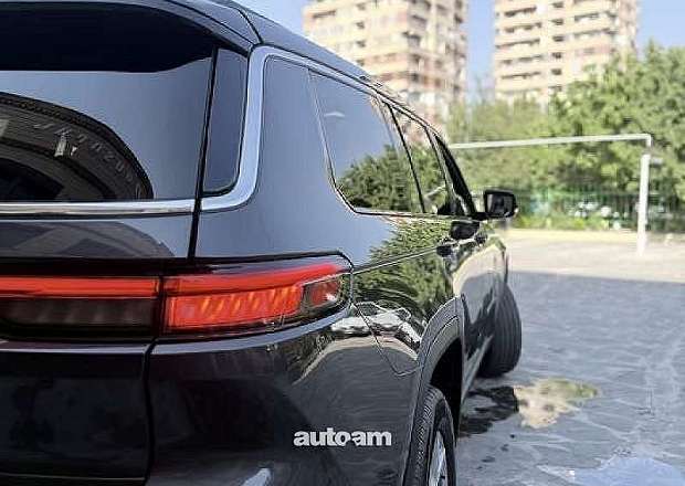 Jeep Grand Cherokee 2023 — фото 11