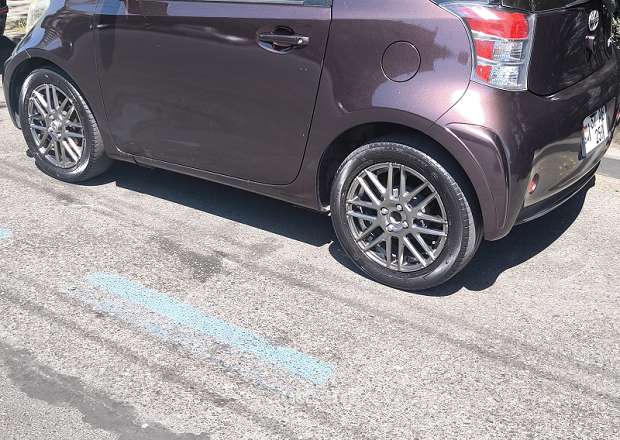 Toyota iQ 2012 — լուսանկար 2