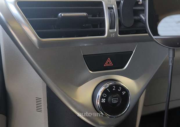 Toyota iQ 2012 — լուսանկար 3