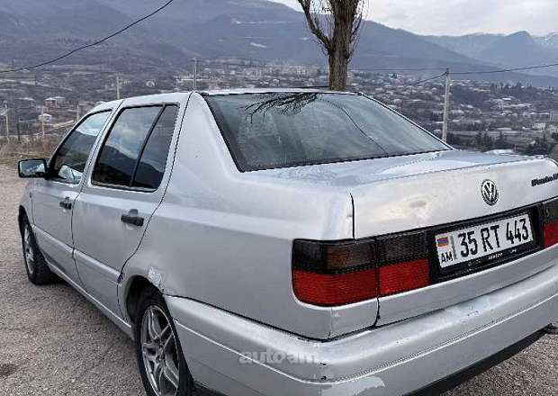 Volkswagen Vento 1996 — լուսանկար 2