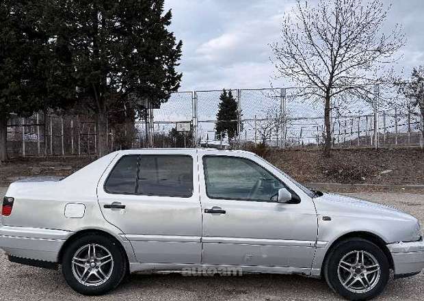 Volkswagen Vento 1996 — լուսանկար 7