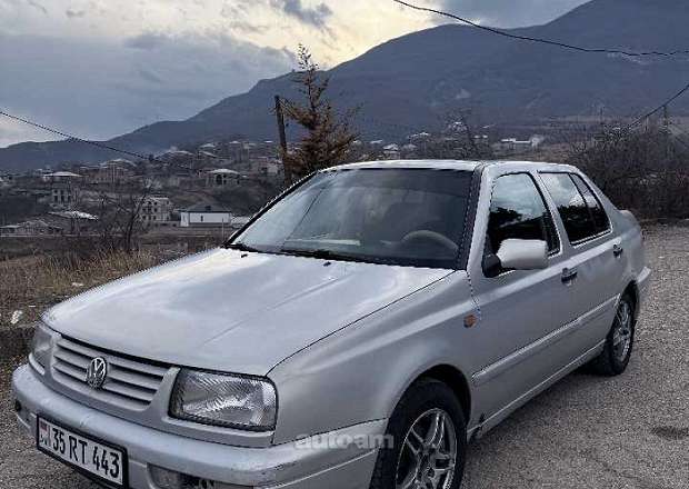 Volkswagen Vento 1996 — լուսանկար 4