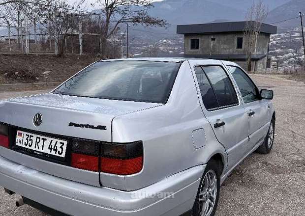 Volkswagen Vento 1996 — լուսանկար 8