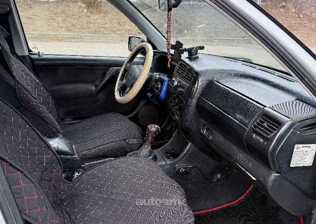 Volkswagen Vento 1996 — լուսանկար 12