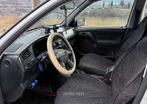 Volkswagen Vento 1996 — լուսանկար 10