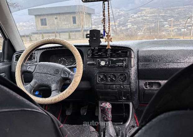 Volkswagen Vento 1996 — լուսանկար 13