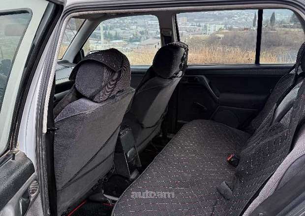 Volkswagen Vento 1996 — լուսանկար 9