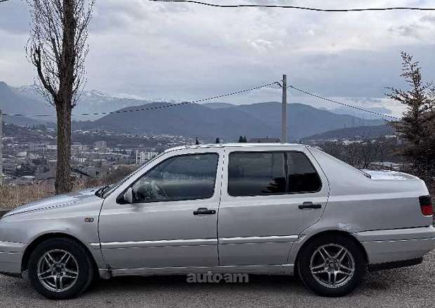 Volkswagen Vento 1996 — լուսանկար 3