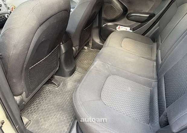 Hyundai ix35 2010 — լուսանկար 9