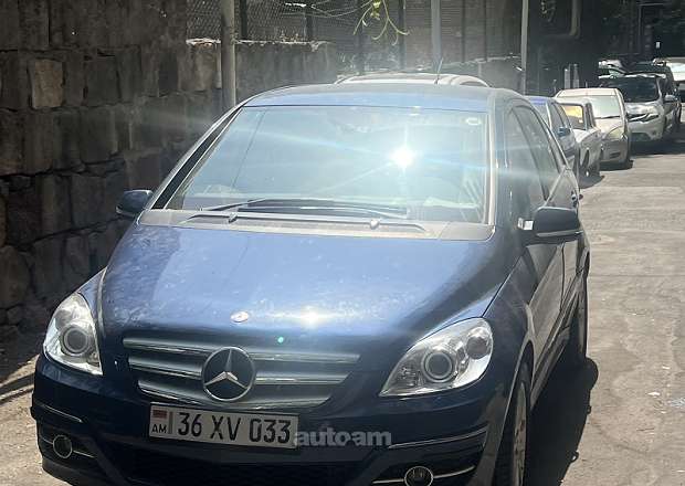 Mercedes-Benz 200 2010 — լուսանկար 1